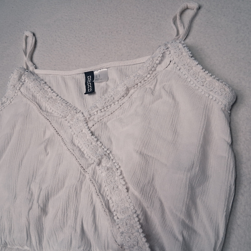 4/20$ Divided White Lace Trim Crop Top